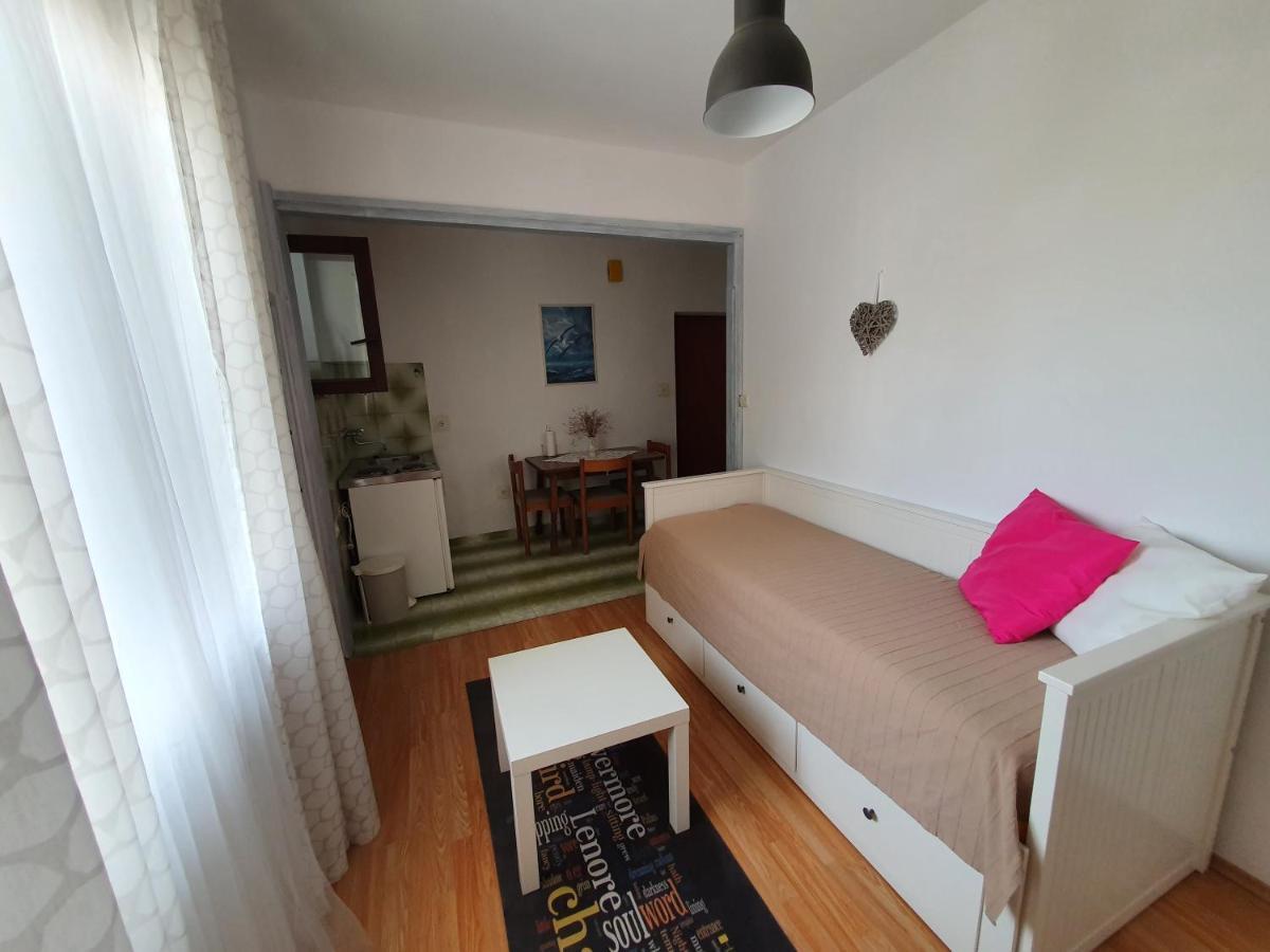 Aenona Sunny Apartment ヴーシ エクステリア 写真